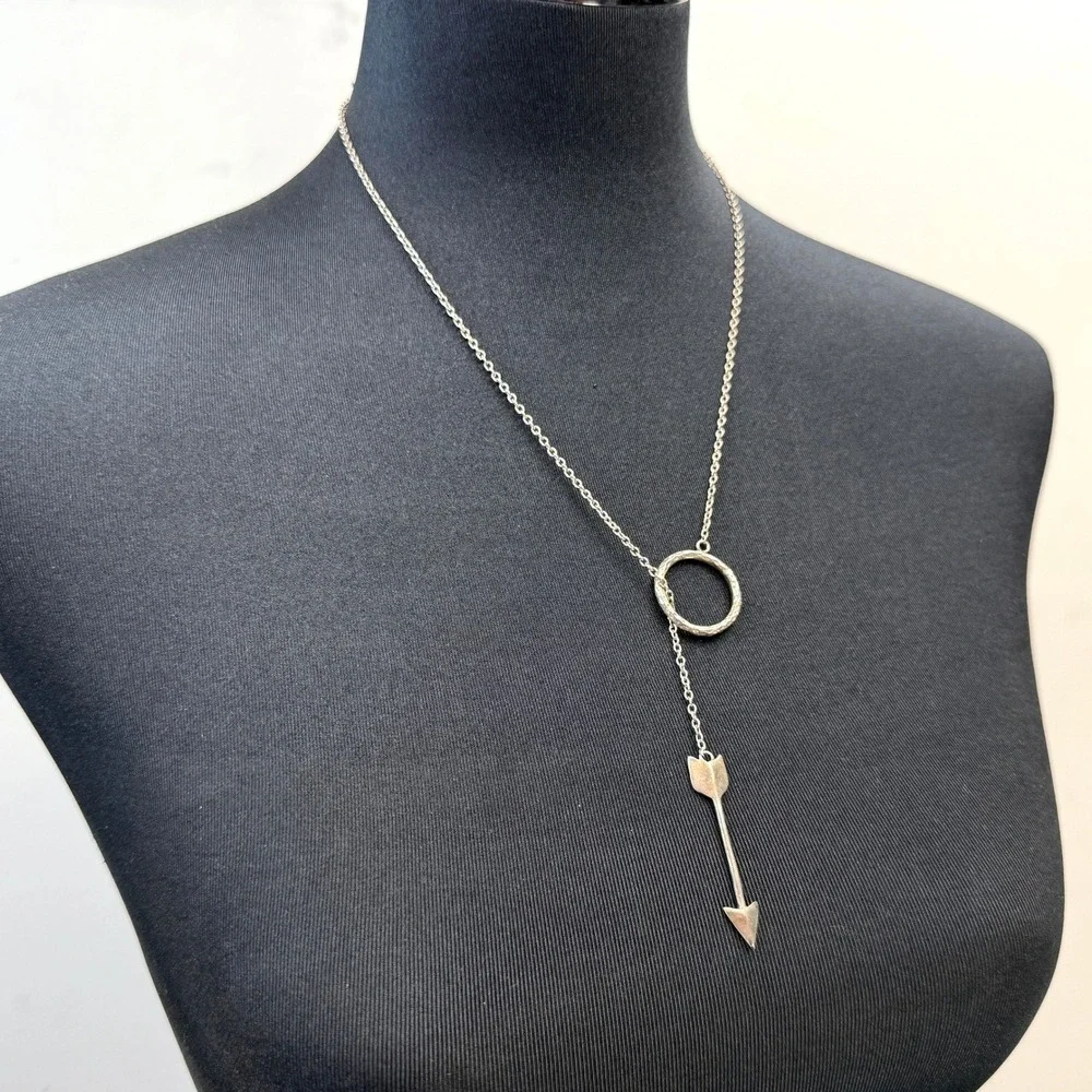 Necklace silver tone